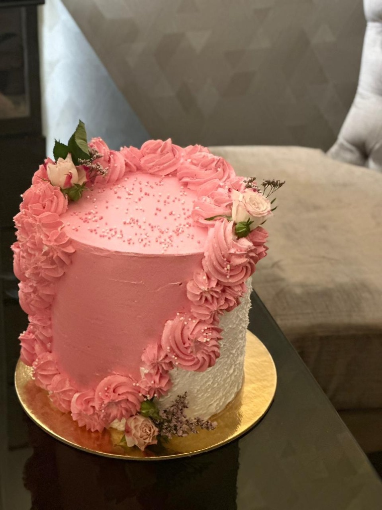 نيكد كيك فانيلا توت احمر سبشيل